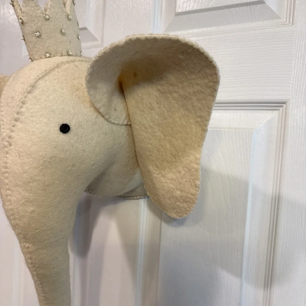 Fiona Walker Elephant Head With Sleepy Eyes And Gold Crown‎
